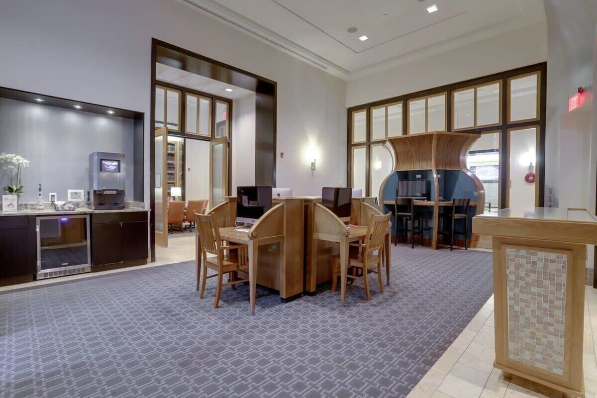Stunning Apt with Gym at Pentagon City