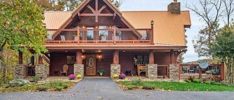 Exterior Smoky Mountains Big Cabin