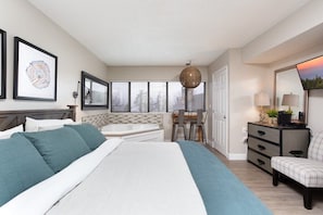 Comfy King Bed And Smart TV!