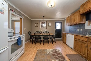 Kitchen & Dining Area