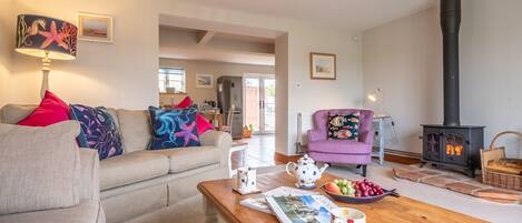 Cornloft Cottage, South Creake: A charming, comfortable and cheery sitting room