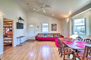 Living Area | Free WiFi | Smart TV w/ Cable