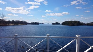 Mit einem wundervaren Blick über den See Jällunden