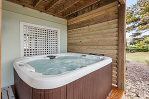 ML22: Freestyle Surf-Inn | Hot Tub