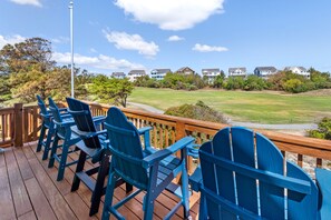 ML22: Freestyle Surf-Inn | Top Level Sun Deck