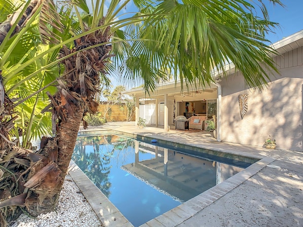 Heated or chilled pool