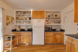 Kitchen | Coffee Maker | Toaster | Complimentary Spices