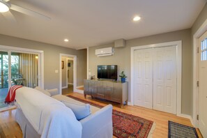 Living Room | Smart TV | Free WiFi