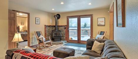 Wasilla Vacation Rental | 3BR | 4BA | Stairs Required | 3,200 Sq Ft
