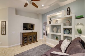 Living Room | Central A/C | Queen Sleeper Sofa