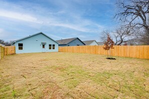 Fenced-In Yard | Pet Friendly | Free WiFi