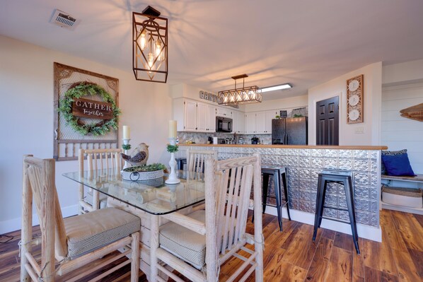 Canyon Lake Vacation Rental | 2BR | 2.5BA | 1,200 Sq Ft | 2 Steps to Enter
