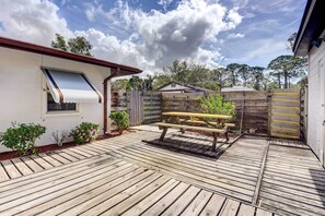 Private Deck & Outdoor Dining Area