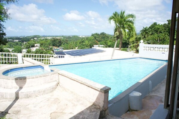 Private Pool with Mountain Views!