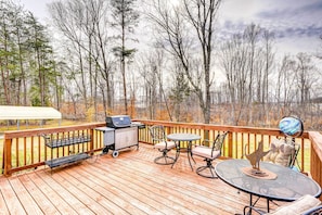 Deck | Outdoor Entertainment Area