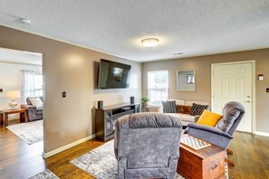 Family Room | Electric Fireplace