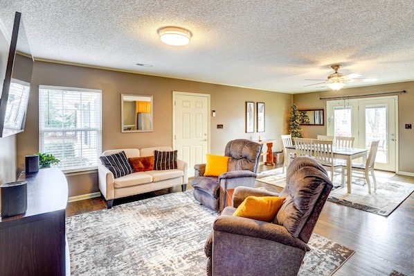 Browns Summit Vacation Rental | 3BR | 2BA | 1,960 Sq Ft | Stairs Required