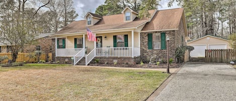 Moncks Corner Vacation Rental | 2BR | 2.5BA | 4 Stairs Required to Enter