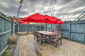 Private Courtyard | Dining Table