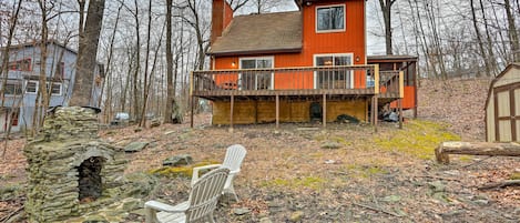 Bushkill Vacation Rental | 3BR | 2BA | Stairs Required | 1,500 Sq Ft