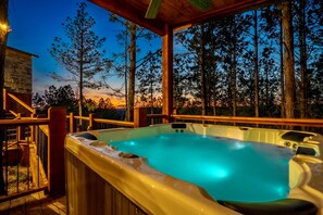 Bañera de hidromasaje al aire libre
