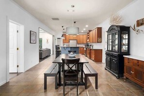 6 seat dining area.