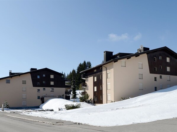 Ciel, Bâtiment, Plante, Propriété, Fenêtre, Neige, Maison, Arbre, Pente, Zone Résidentielle
