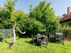 Pflanze, Pflanzengemeinschaft, Himmel, Natürliche Landschaft, Grundstueck, Gras, Landschaft, Baum, Strauch, Ground