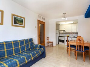 Möbel, Bilderrahmen, Blau, Tabelle, Holz, Interior Design, Stuhl, Komfort, Wohnzimmer, Couch