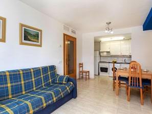 Möbel, Bilderrahmen, Blau, Tabelle, Holz, Interior Design, Stuhl, Komfort, Wohnzimmer, Couch