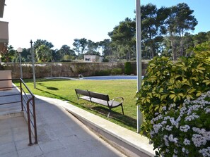 Plant, Sky, Outdoor Bench, Road Surface, Shade, Tree, Leisure, Grass, Building, Urban Design