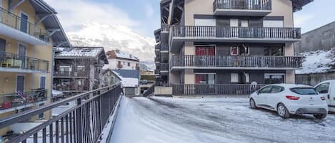 Cloud, Sky, Snow, Wheel, Building, Property, Car, Window, Vehicle