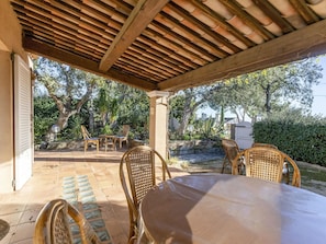 Möbel, Eigentum, Stuhl, Schatten, Holz, Interior Design, Die Architektur, Gartenmöbel, Veranda, Pflanze