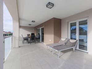 Eigentum, Interior Design, Schatten, Halle, Fussboden, Wohnzimmer, Holz, Flooring, Grundeigentum