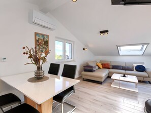 Table, Meubles, Canapé, Cadre, Plante, Bois, Design Intérieur, Plante D'Appartement, Salon, Fenêtre