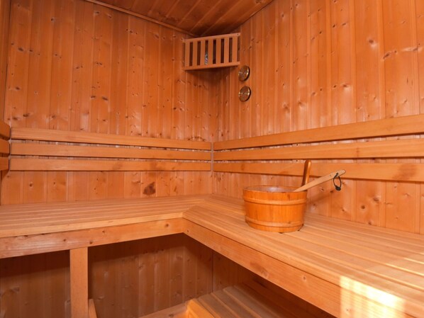 Sauna, Wood, Wood Stain, Line, Floor, Flooring, Hardwood, Varnish, Plank, Building