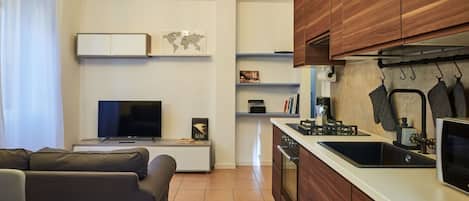 Eigentum, Möbel, Cabinetry, Countertop, Deckenventilator, Couch, Holz, Herd, Beleuchtung, Haushaltsgerät