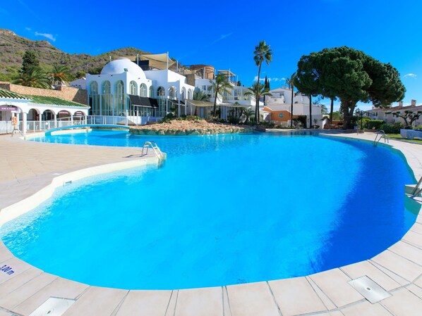 L'Eau, Ciel, Propriété, Piscine, Bleu, La Nature, Bleu Azur, Mobilier De Jardin, Arbre, Station Balnéaire