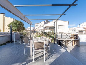 Ciel, Propriété, Bâtiment, Ombre, Bois, Chaise, Design Intérieur, Table, Design Urbain, Condominium