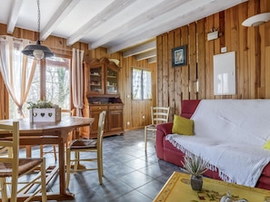 Table, Meubles, Propriété, Fenêtre, Canapé, Bâtiment, Bois, Cadre, Design Intérieur, Salon