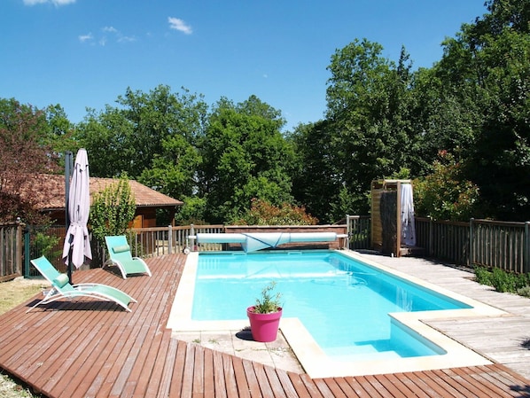 L'Eau, Ciel, Propriété, Arbre, Bâtiment, Piscine, Bleu Azur, Plan D'Eau, Loisir, Design Urbain