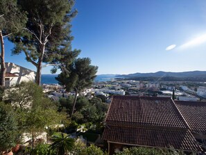 Water, Sky, Property, Tree, Building, Swimming Pool, Azure, Body Of Water, Leisure, Urban Design