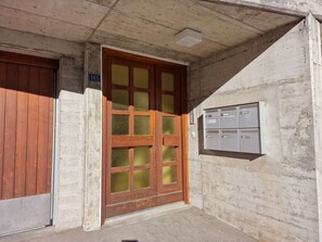 Bâtiment, Fenêtre, Porte, Bois, Accueil Porte, Brickwork, Brique, Façade, Composite