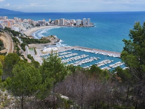L'Eau, Ciel, Ressources En Eau, Nuage, Bâtiment, Bleu Azur, Arbre, Cotiers Et Relief Océaniques, Paysage Naturel, Terrain