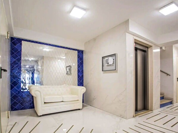 Eigentum, Azurblau, Holz, Interior Design, Komfort, Gebäude, Flooring, Fussboden, Bilderrahmen