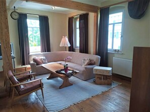 Ferienwohnung Lok Bockele, 105qm, 4 Schlafzimmer, max 7 Personen-Ferienwohnung zur Eisenbahn