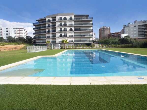 Wasser, Pflanze, Himmel, Gebäude, Daytime, Eigentum, Schwimmbad, Azurblau, Die Architektur, Rechteck
