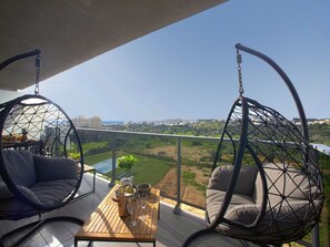 Ciel, Table, Ombre, Plante, Loisir, Arbre, Teintes Et Ombres, Paysage, Chaise, Herbe