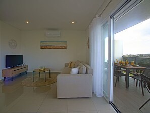 Eigentum, Tabelle, Gebäude, Wohnzimmer, Komfort, Couch, Interior Design, Holz, Flooring, Fussboden