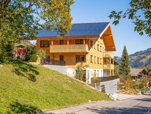 Plante, Ciel, Bâtiment, Fenêtre, Arbre, Pente, Bois, Chalet, Maison, Paysage Naturel